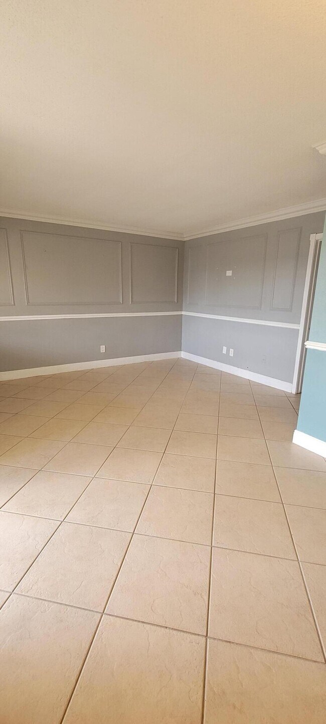 Building Photo - 421 NE 1st St