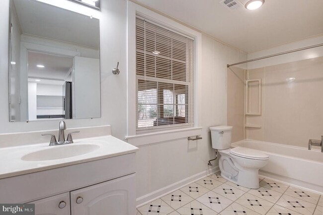 Building Photo - 9704 Hall Rd