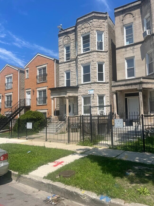 Building Photo - 1909 S Spaulding Ave