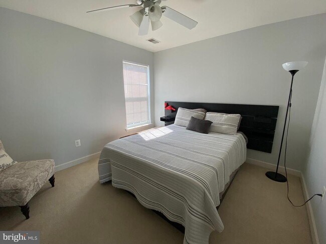 Building Photo - 6 Hollow Creek Cir