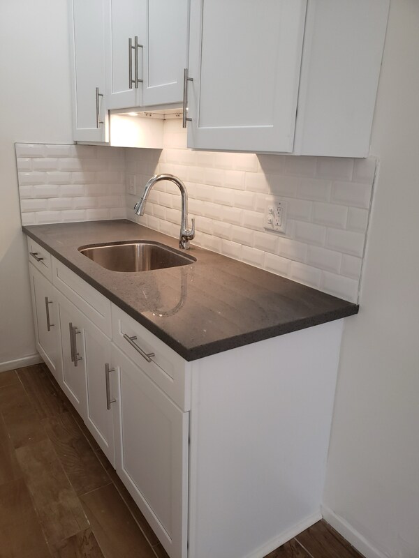 Building Photo - 1909 Beachwood Dr