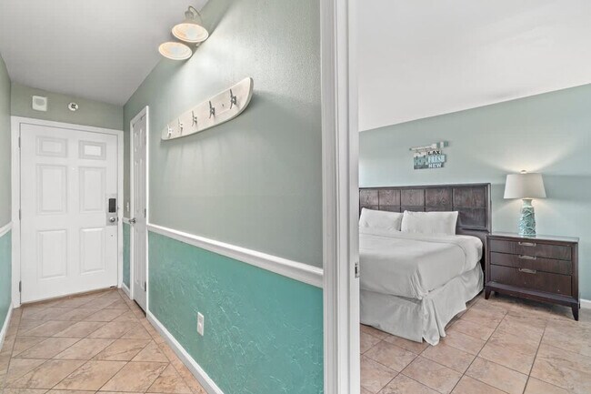 Building Photo - 8743 Thomas Dr