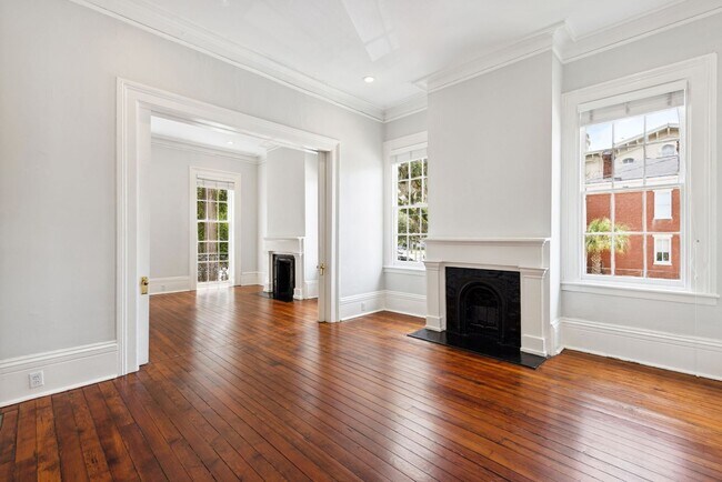 Building Photo - Historic One Bedroom Apartment in Downtown Savannah