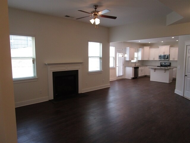 Building Photo - 1065 Adams Haven Bend