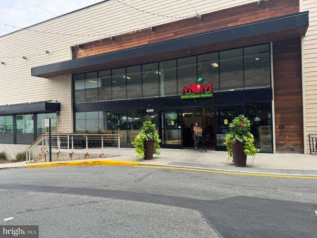 Building Photo - 2772 Knollside Ln