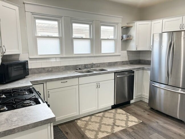 Building Photo - Spacious 2-Bed, 1.5-Bath Home in Indianapolis! Dual walk-in closets in both bedrooms!