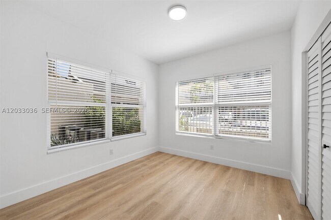 Building Photo - 403 SW 12th St