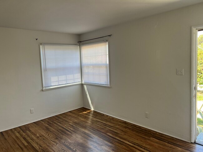 Building Photo - 2822 7th Ave