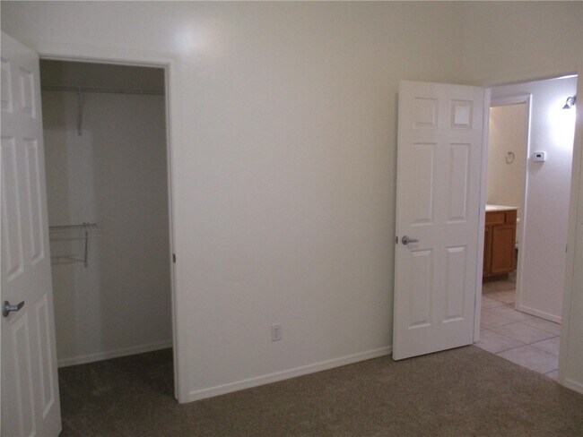 Building Photo - 2675 Desert Flowers Dr