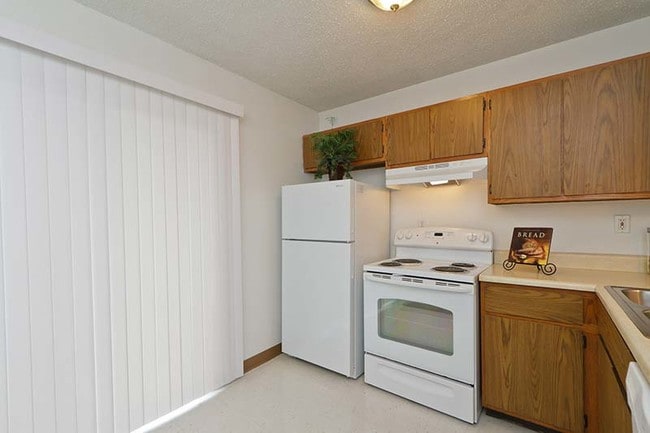 Building Photo - 2039 Essex Dr