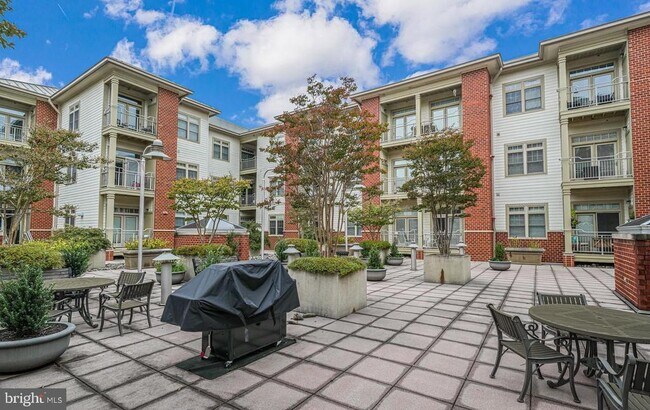 Building Photo - 309 Holland Ln