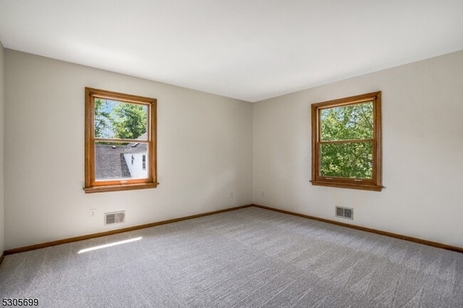 Building Photo - 34 Willow Brook Ln