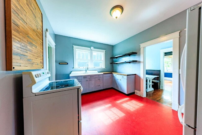 Building Photo - Lockeland Springs Bungalow for Lease, Bloc...