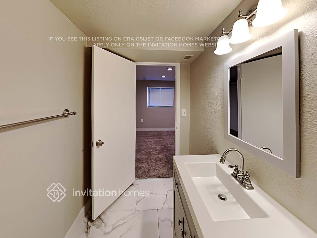 Building Photo - 10631 Queen St