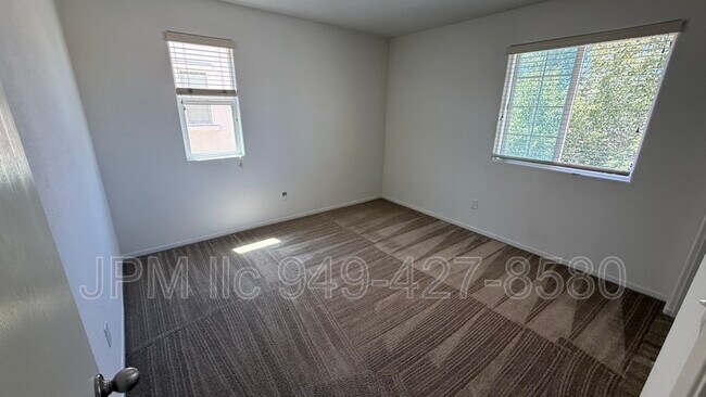 Building Photo - 330 Bulluno Dr