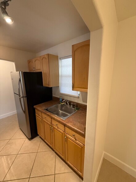 Galley Kitchen - 350 Taylor Ave