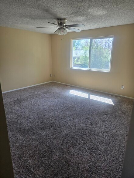 Building Photo - 1620 River Dr