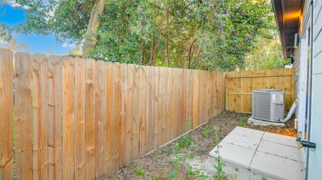 Building Photo - 8412 Sunnyhill St