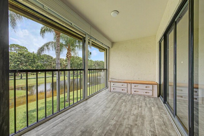Building Photo - 3386 Lucerne Park Dr