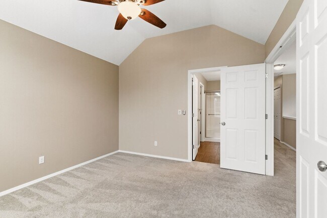 Building Photo - 17208 SW Pleasanton Ln