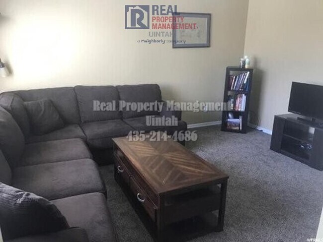 Building Photo - 3 Bed 2 Bath Duplex