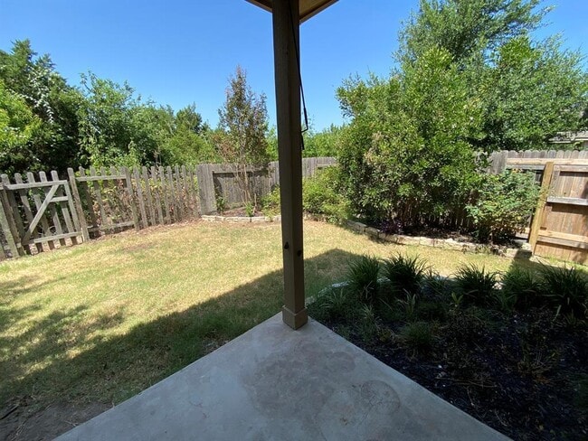 Building Photo - 2221 Nestlewood Dr