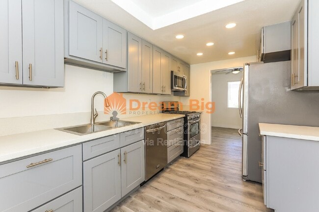 Building Photo - 2844 Oak Creek Dr