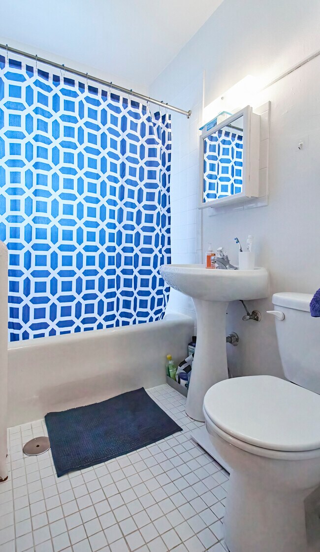 Bathroom - 4531 N Ashland Ave