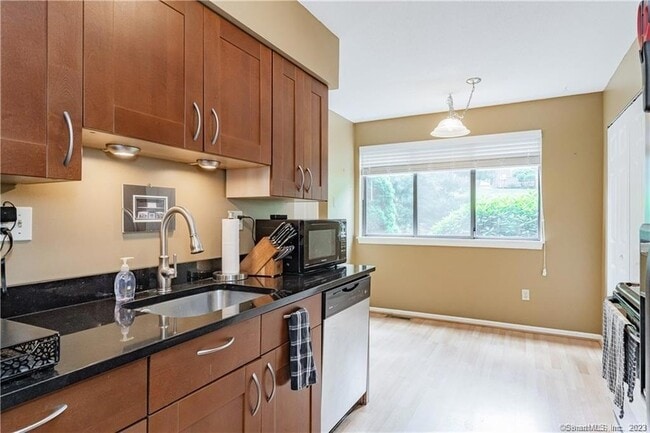 Building Photo - 128 Conestoga Way