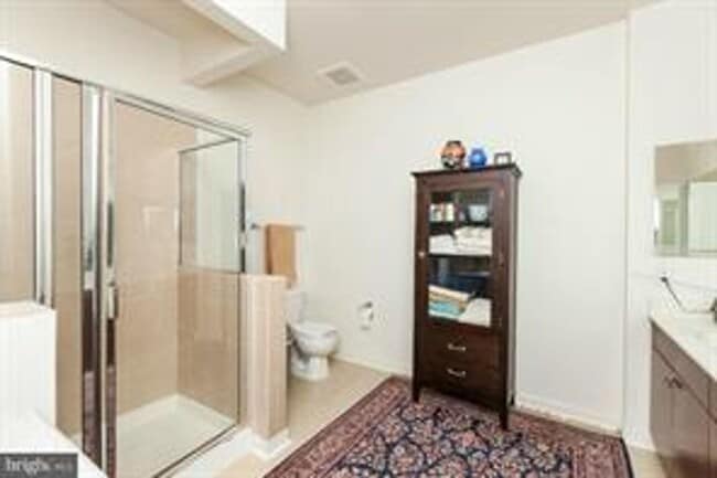 Building Photo - 2026/2027 Gorgeous Village Lofts 2bd plus ...
