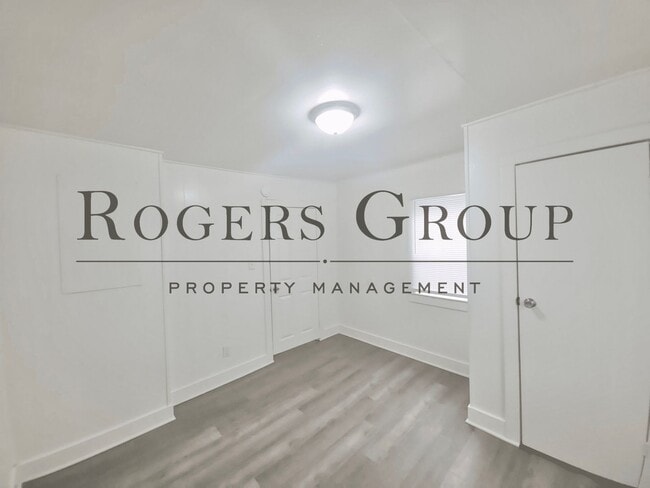 Building Photo - 305 Perry St