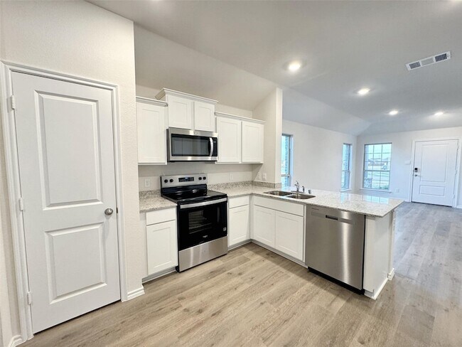 Building Photo - 810 Shear Dr