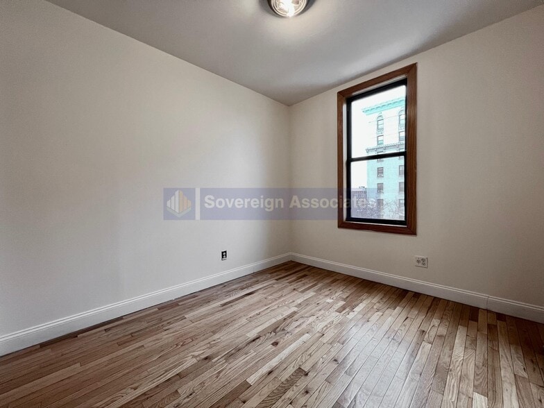 Building Photo - 555 W 160th St