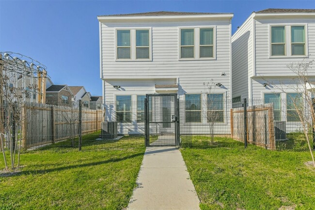 Building Photo - 308 Queen Sude Ln
