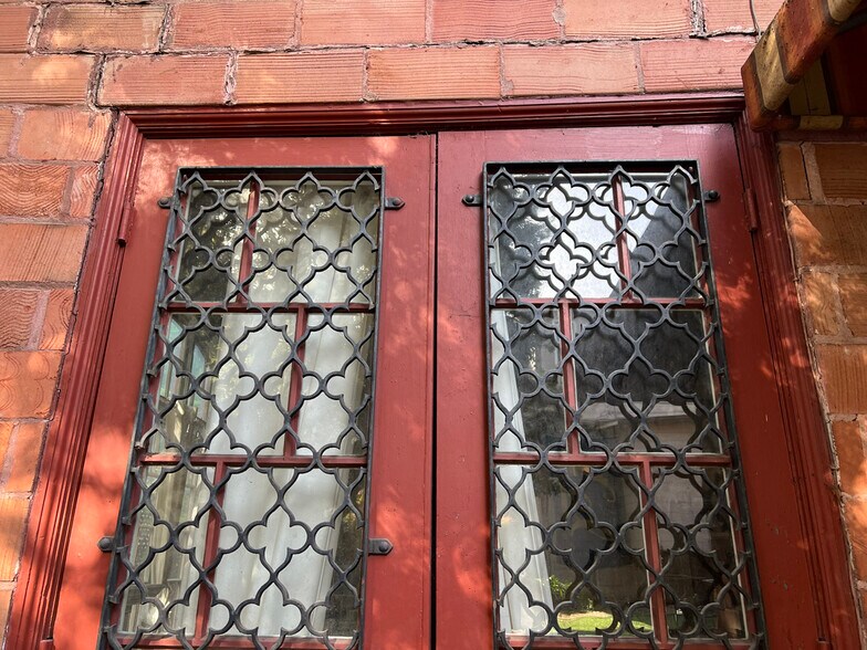 Building Photo - 2532 College Ave