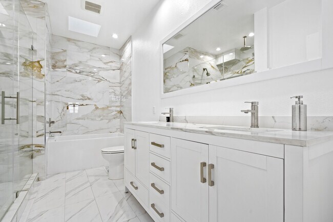 Building Photo - 10627 Ashton Ave