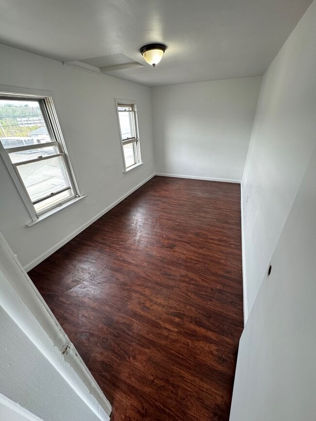 Building Photo - 2605 Walnut St