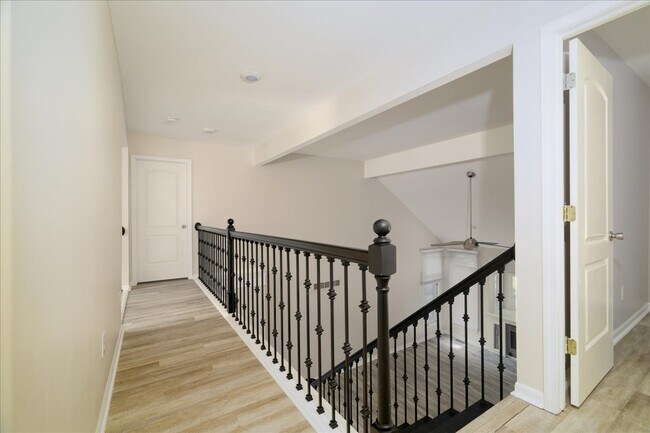 Building Photo - 38291 River Park Dr