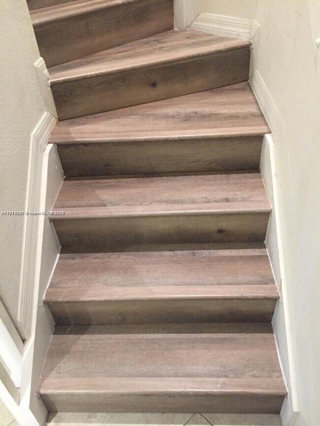 Building Photo - 8999 NW 107 Ct