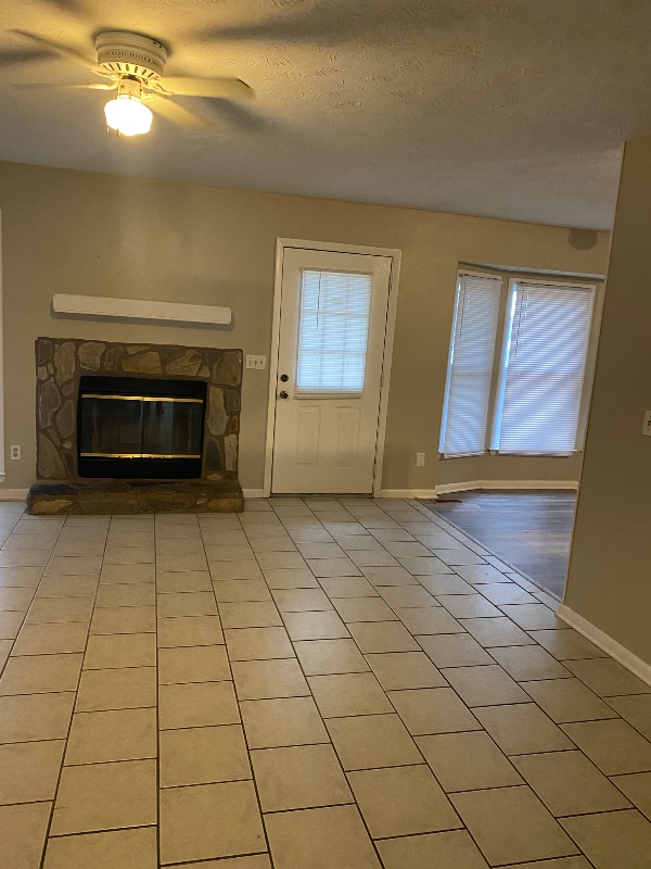 Building Photo - 6809 Kingsgate Dr