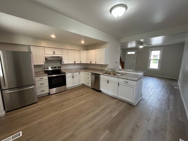 Building Photo - 1039-1039 S 12th St