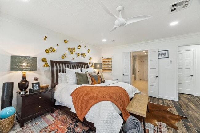 Building Photo - 6503 Hickorycrest Dr