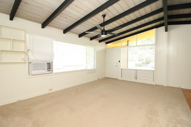 Building Photo - Spacious 3 Bedroom, 2 Bath, 2 Parking rent...