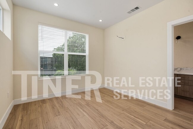 Building Photo - 425 G St