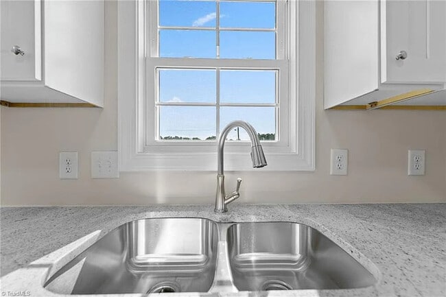 Building Photo - Earn Wealth While Leasing - Like a Homeowner - Lease to Own