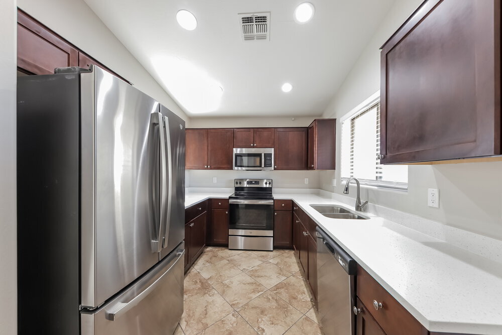 Building Photo - 8028 S 48th Ln