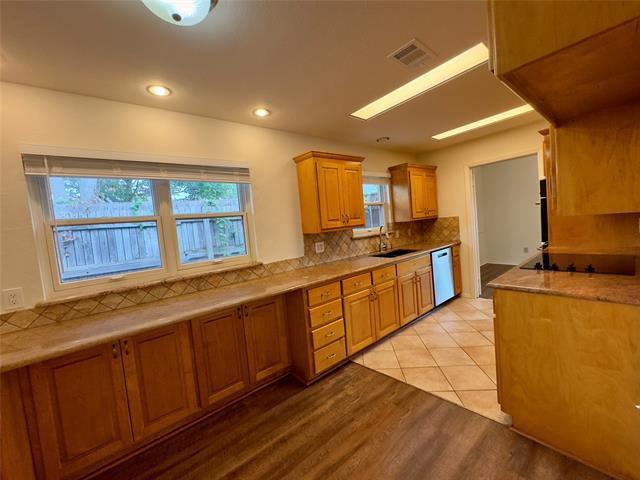 Building Photo - 7511 La Avenida Dr