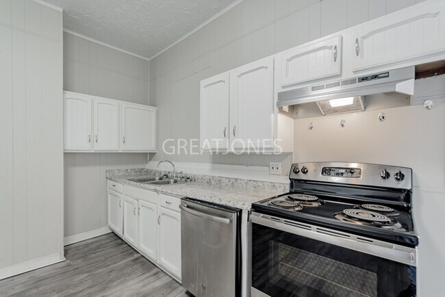 Building Photo - 218 N Lee St