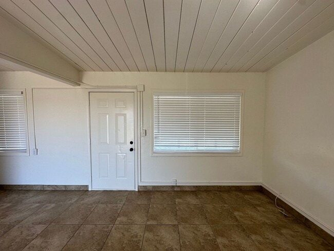 Building Photo - 1 BEDROOM 1 BATH APPLE VALLEY HOME