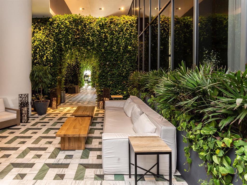 Building Photo - 805 S Miami Ave